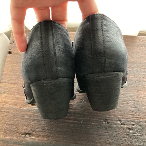 Very Volatile Black Ankle Booties Pointy Cowboy Boots 8.5 Vegan Zipper - Picture 4 of 8